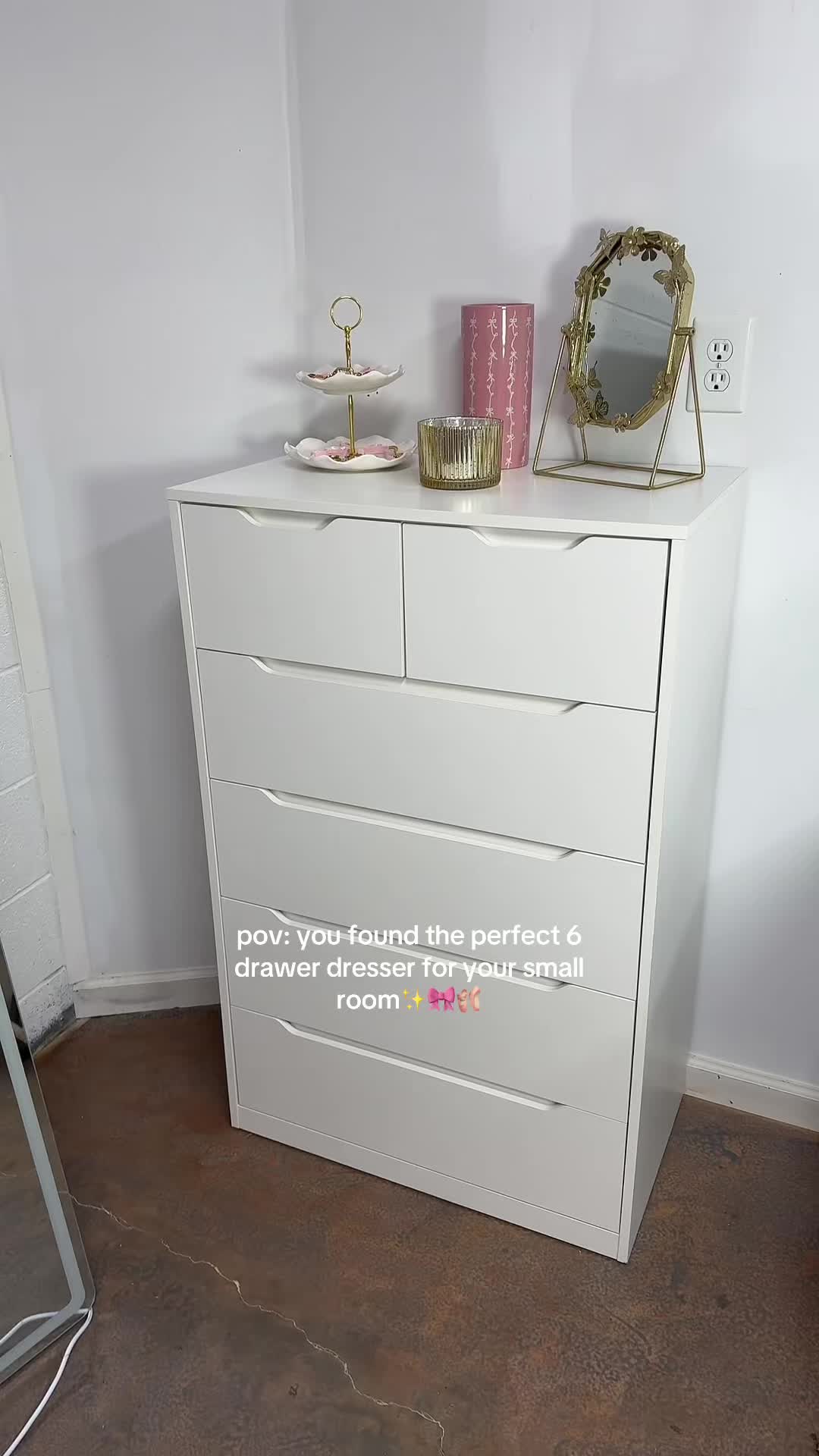 TikTok post by @flor.reyy_ for Raybee Furniture US. Caption reads: @Raybee Cher @RaybeeFurniture @Raybee Furniture US....