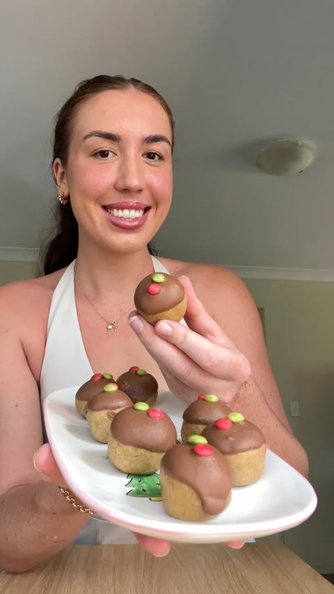 Instagram post by @kizactivelife for True Protein. Caption reads: Gingerbread bites 🤎

These are such a cute....