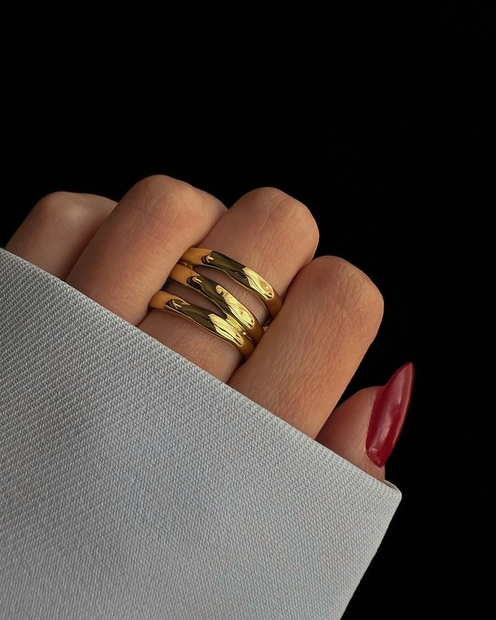 Instagram post by @conniespace for PAUL VALENTINE. Caption reads: [...] get 15% off using the code PVBBXC at....