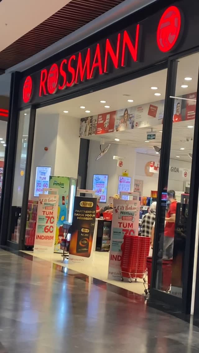 Instagram post by @giizemyetenn for ROSSMANN. Caption reads: Bugün s’hevec markasının davetiyle cilt analizine....