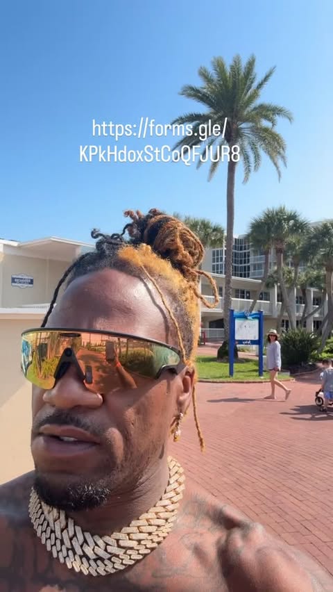 Instagram post by @realpacman24 for BetOnline.ag. Caption reads: 🙈🙈🙈🙈🙈Aye—listen up. If you’re in Boston,....