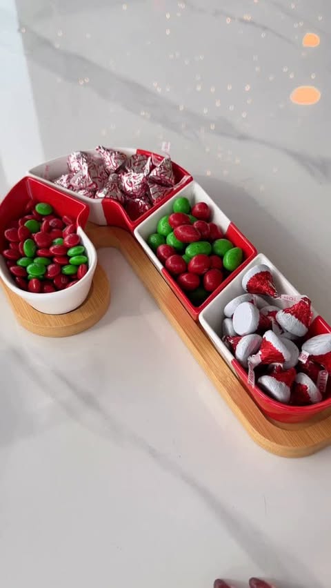 Instagram post by @askinem for Hersheyland. Caption reads: Comment “SHOP” for the link to these holiday....