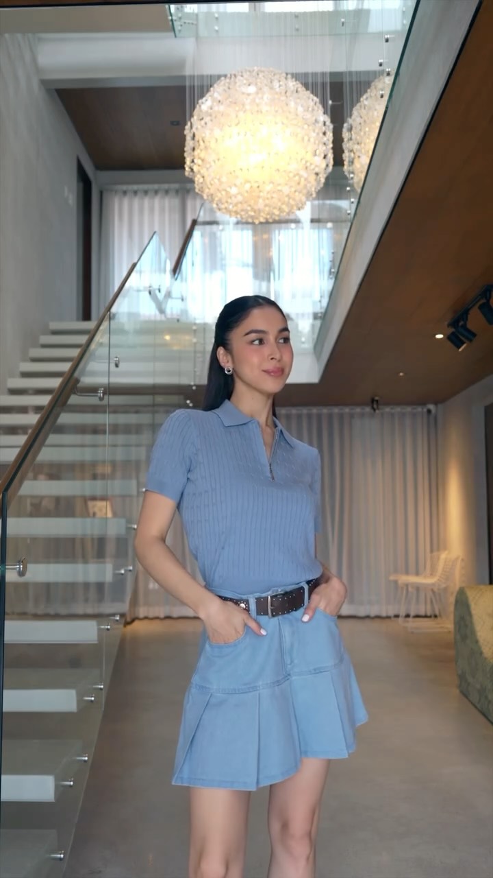 Instagram post by @juliabarretto for Penshoppe. Caption reads: 🪽.