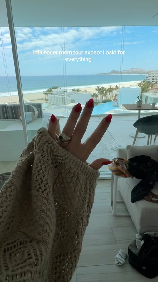 Instagram post by @mycuteassfinds for BAGGU. Caption reads: It’s like they know me 🥹 #roomtour #influencer....