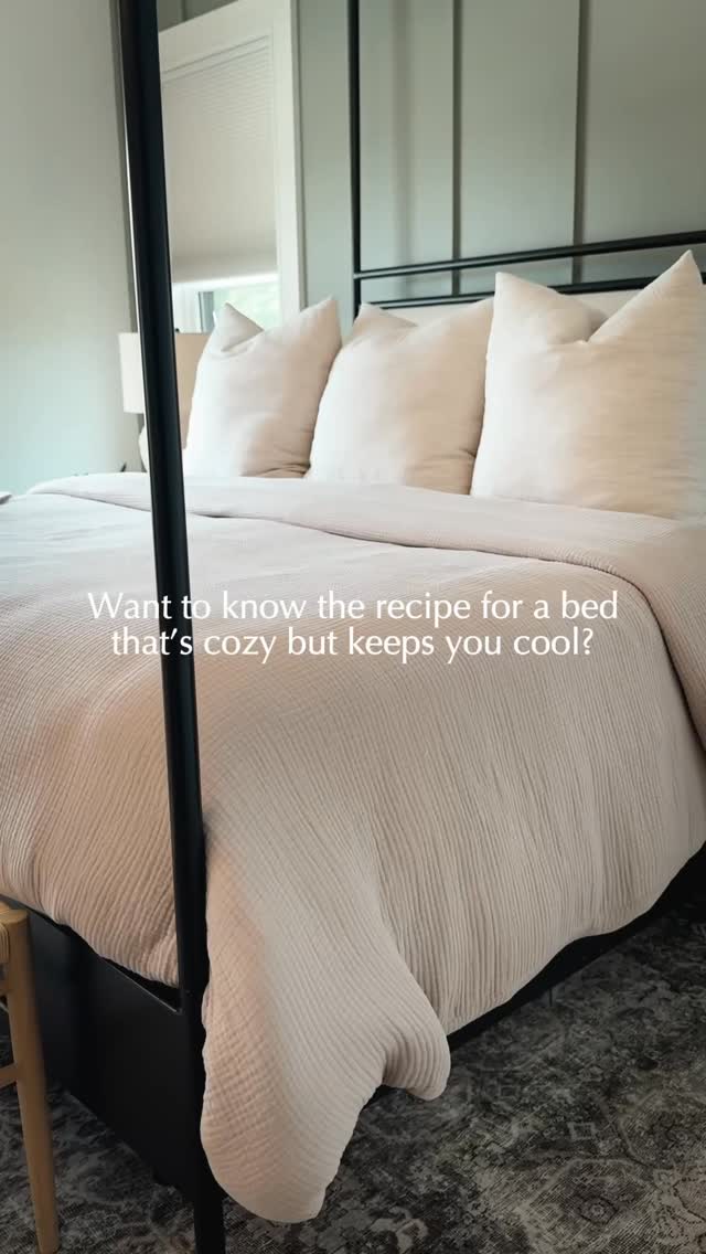 Instagram post by @farmhouseonahill for Cariloha. Caption reads: [...] lightweight muslin duvet cover from....