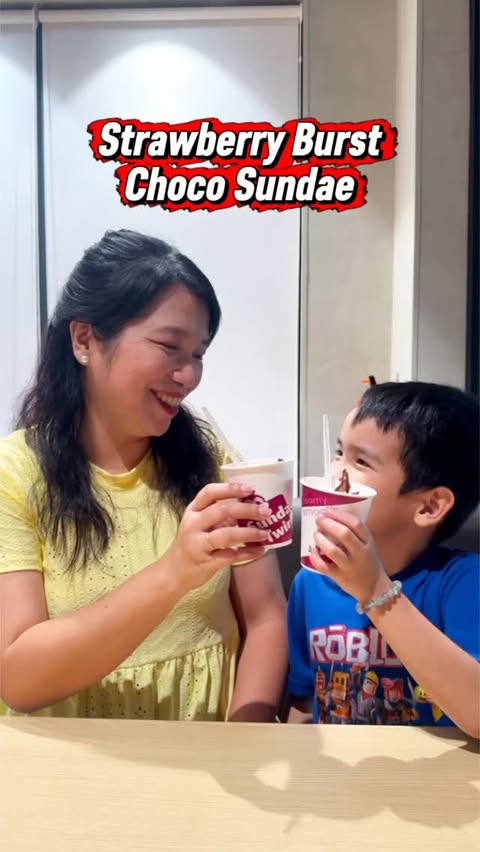 Instagram post by @paulavidalocaa for Jollibee. Caption reads: [...] discovered #SummerDelights 😍 Jollibee’s new....