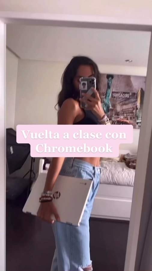 Instagram post by @estelalopez_m for PcComponentes. Caption reads: [...] #EstrenaVueltaAlCole #Colaboración....