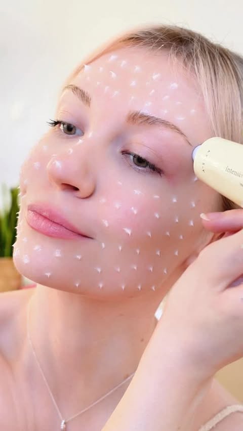 Instagram post by @farinabehm for Axis-y. Caption reads: [...] grail for dewy skin, even in winter 🤫✨....