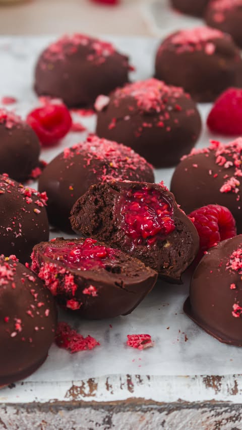 Instagram post by @nourishing.amy for Biomel. Caption reads: [...] gut-friendly ingredients like @biomel.life....