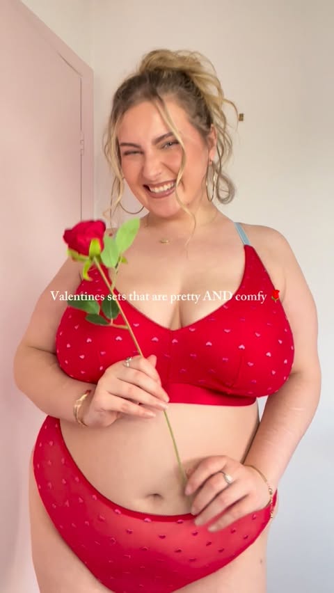 Instagram post by @xelliesweetx for Lemonade Dolls. Caption reads: [...] pretty AND comfy🌹❤️ All sets from -....