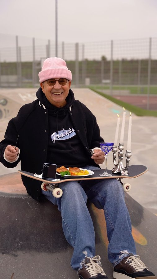 Instagram post by @jaadiee for Android. Caption reads: [...] YES! But only for the food 🤣👴🏻 #Android....