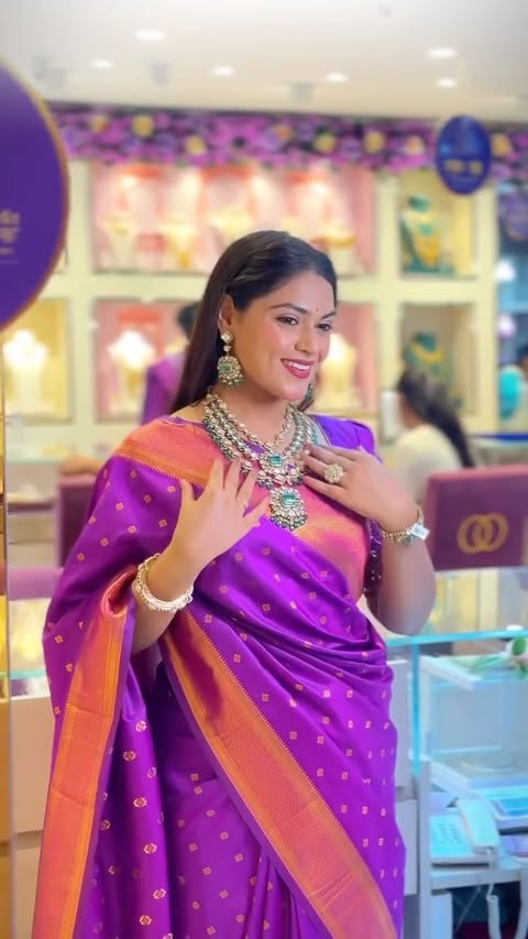 Instagram post by @rajeshwarisarbhukan for PNG Jewellers. Caption reads: [...] Nagar, Akola, Maharashtra 444001 #ad....