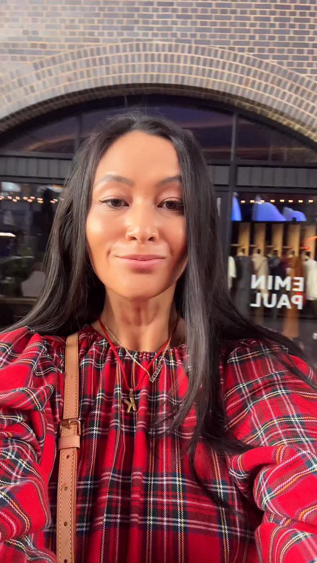 Instagram post by an influencer for Coal Drops Yard. Caption reads: [...] to festive gifting at @coaldropsyard! (AD) I....