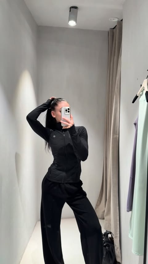 Instagram post by @_laurdguezz for Siroko. Caption reads: [...] obsesionada con algunos outfits de @siroko …....
