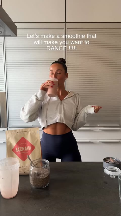 Instagram post by @gracefreyrefit for Ka'Chava. Caption reads: My strawberry @kachava smoothie will have you....