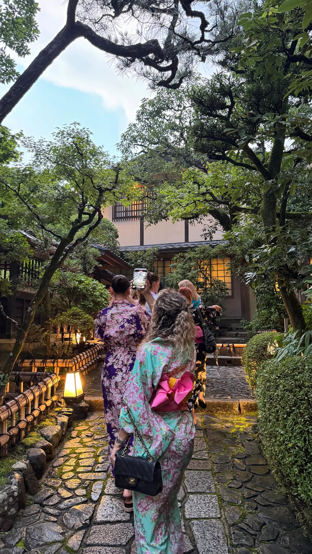 Instagram post by @carlottafiasella for L'Oréal Professionnel Paris. Caption reads: Sole, mare… e capelli sempre idratati ☀️🩵
Il....