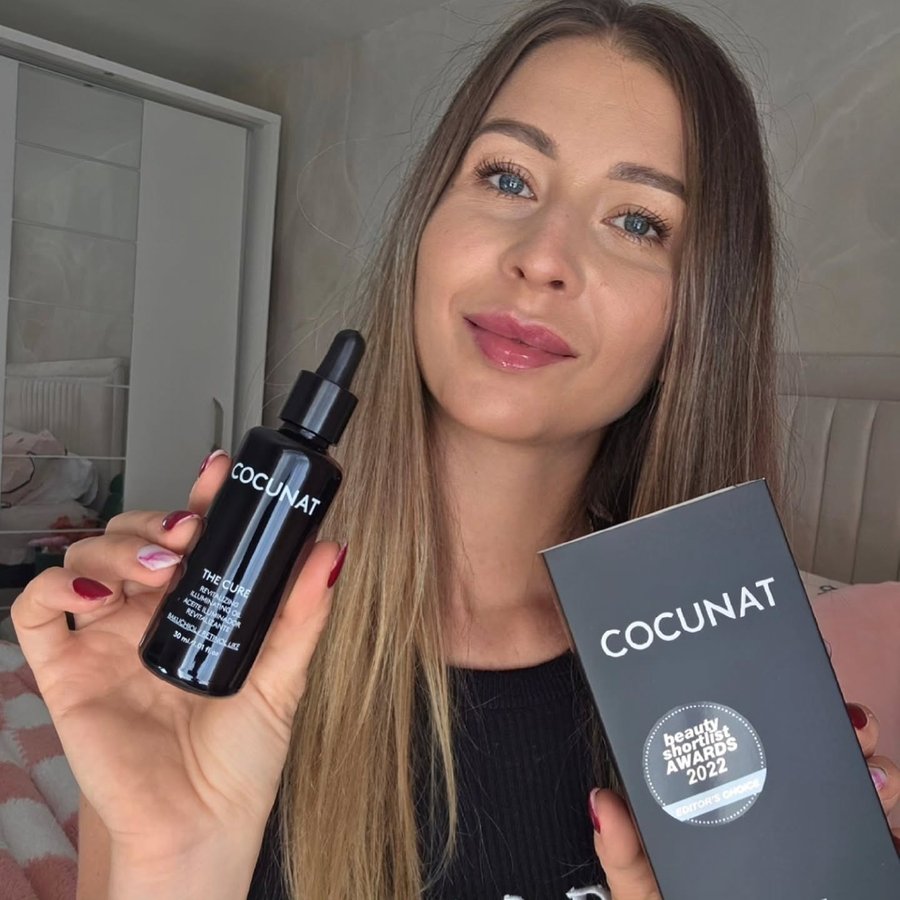 Instagram post by @taviben.kitchen for Cocunat. Caption reads: ✨ 21 oils. 1 powerful serum. Infinite glow.
Meet....