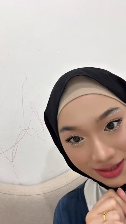 Instagram post by @elsasukree for Shopee Malaysia. Caption reads: Tak pasti lagi siapa lebih laju… I checkout barang....