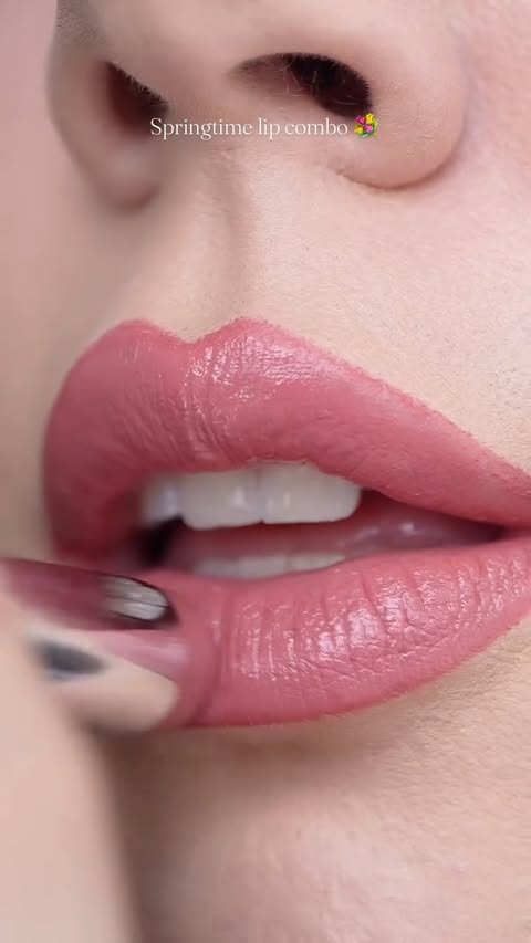 Instagram post by @sosodoesmakeup for Aora Makeup. Caption reads: [...] warmer weather 💐😌 Product details:....
