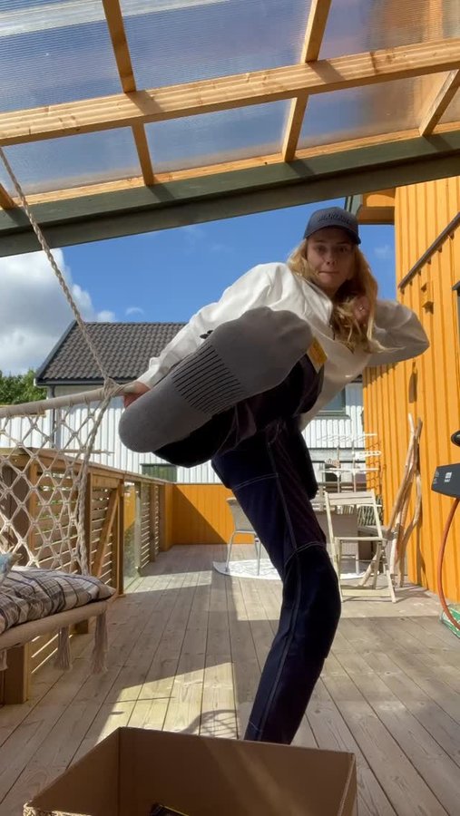 Instagram post by @gulbloggen for Red Bull. Caption reads: [...] for Blåkläder💛 MILDT SAGT klar for Red Bull....