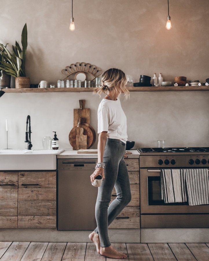 Instagram post by @mikutas for MIKUTA. Caption reads: Cozy Sunday at home ♥ 
*anzeige.