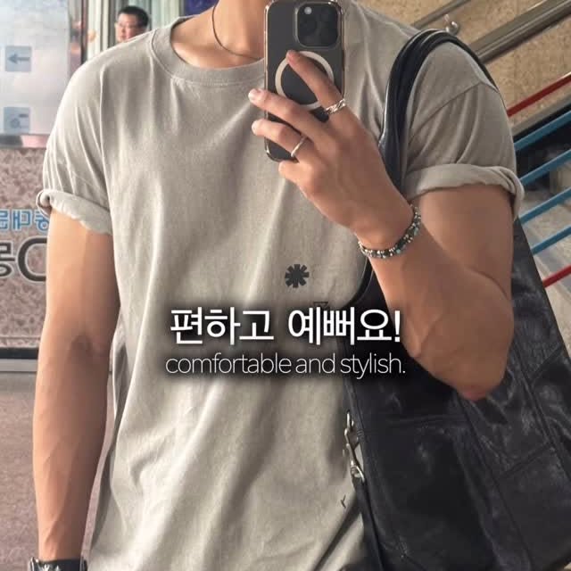 Instagram post by @wooyeon___ for OOFOS. Caption reads: 1. HONO REPORT
Easy Half Pants_black
가격: 89,000원....