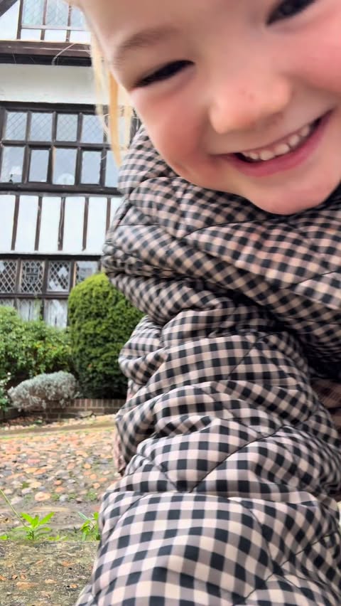 Instagram post by @laurenrgall for Airbnb. Caption reads: [...] I cannot recommend it enough (!!) our....