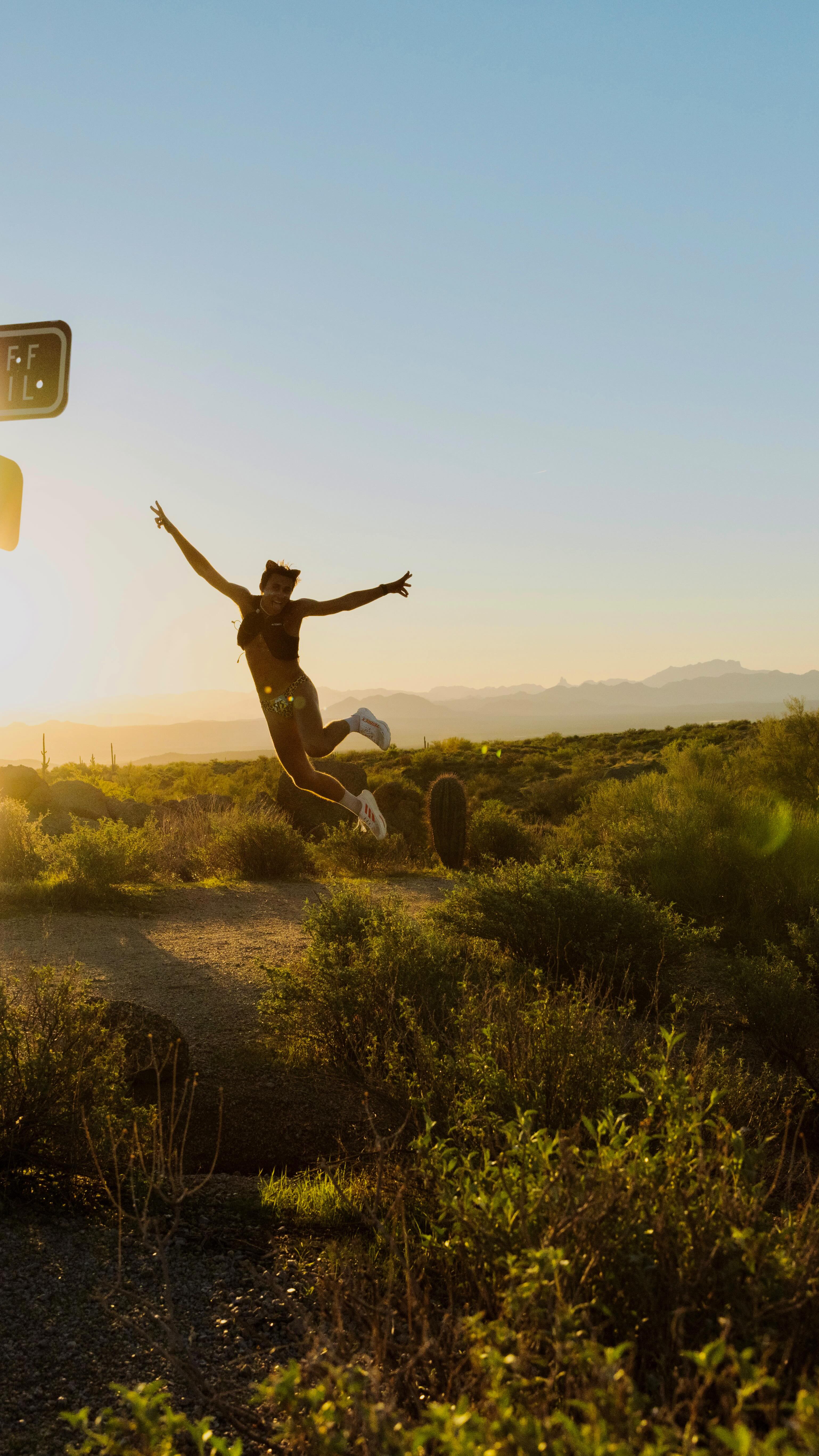 Instagram post by @mikey.mitch for Honey Stinger. Caption reads: Fueling made tasty & easy @honeystinger peanut....
