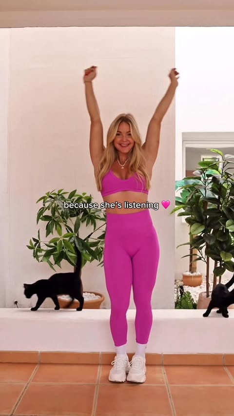 Instagram post by @deniceemoberg for Gymshark. Caption reads: I had the beeeest company while rocking all these....