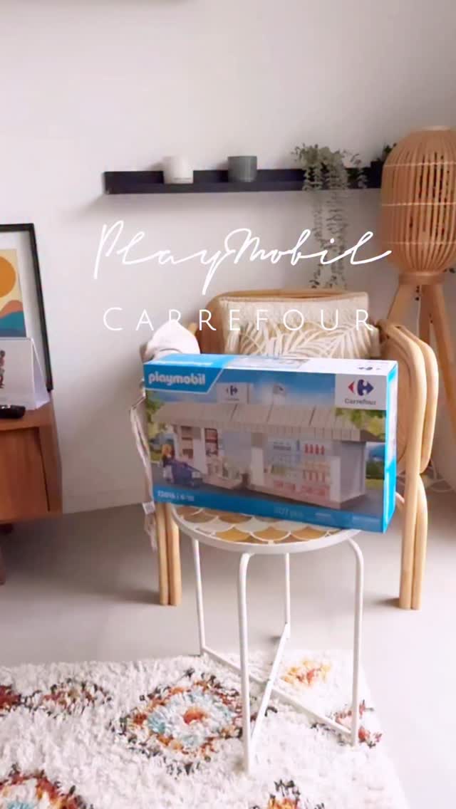 Instagram post by @valentinka.bucc for Playmobil. Caption reads: 🎉 Les bons plans de maman, c’est par ici !

Vous....