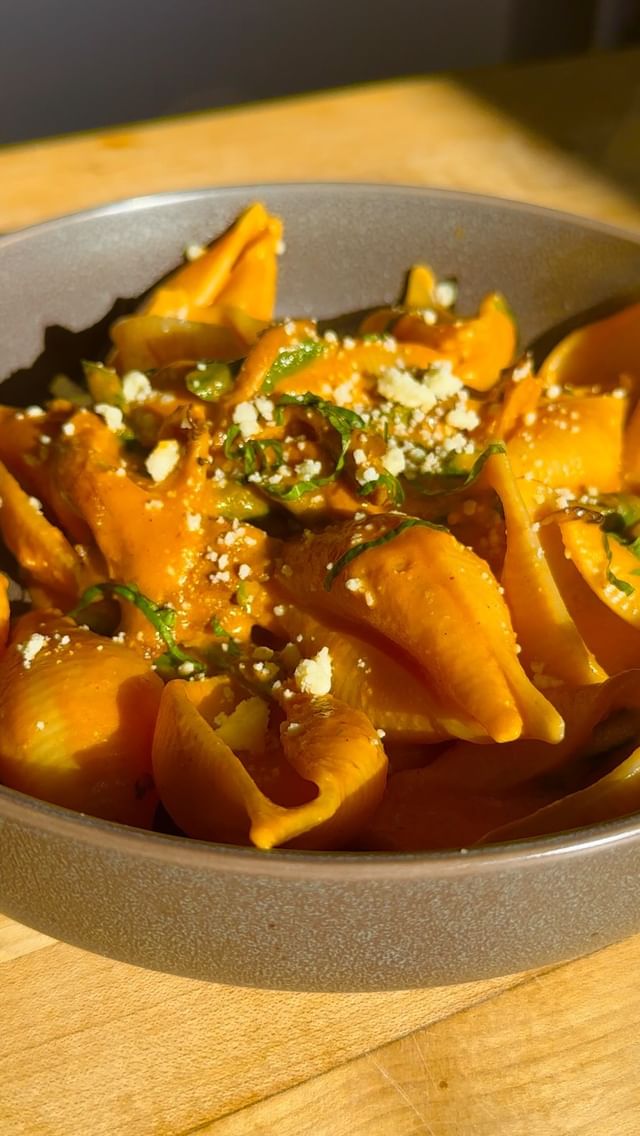 Instagram post by @vegscratchkitchen for Follow Your Heart. Caption reads: 🍅🍜 TOMATO CREAM PASTA 🍜 🍅 

With Spring in....