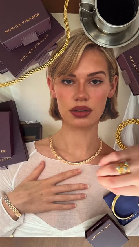 Instagram post by @linda.sza for Monica Vinader. Caption reads: Anzeige/ it’s sparkle season ✨ @monicavinader is....