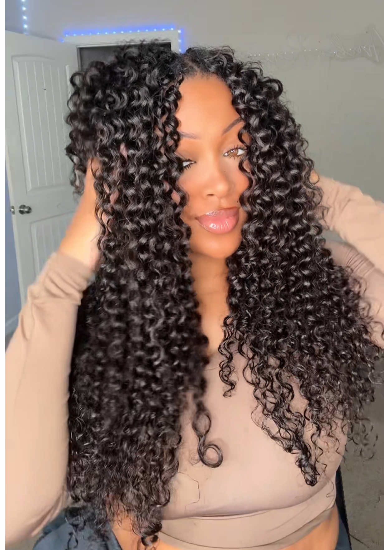 TikTok post by @arenee.mua for Curlyme. Caption reads: [...] could look this good!! 😍🔥 @CurlyMe Hair....