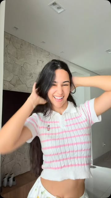 Instagram post by @gabigoncalvis for Mercado Livre. Caption reads: 🤣🤪 ID: BOEB7I-RTDP @mercadolivre....