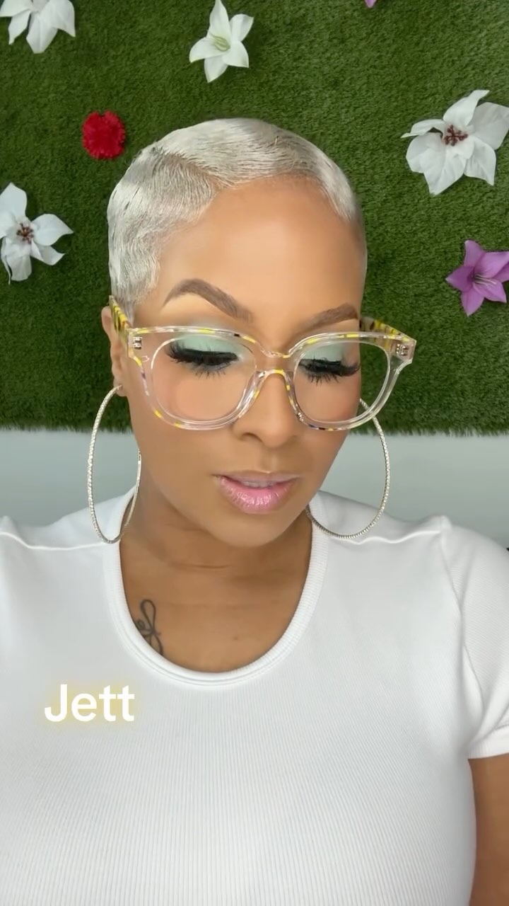 Instagram post by @dhbeautyful for Zeelool. Caption reads: “Spring: a lovely reminder of how beautiful change....