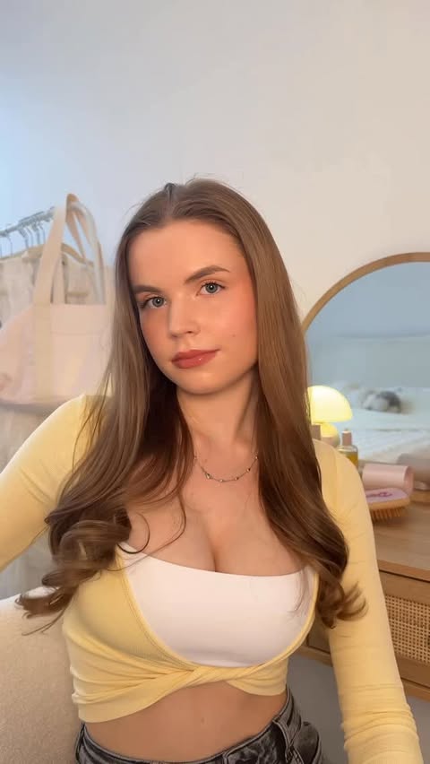 Instagram post by @fit_withdora for T3 Micro. Caption reads: when you want blowout hair but only have 5 minutes....