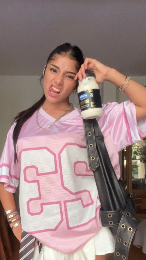 Instagram post by @martibb.isa for Hellmann's. Caption reads: [...] esta colab 🏀. #exageradamentecremosa....