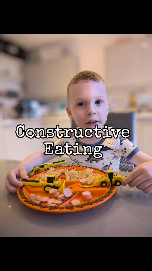 Instagram post by @vanessa93_x for Constructive Eating. Caption reads: [...] be! Lucas got this new set from....