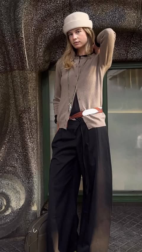 Instagram post by @kekiskorner for Falconeri. Caption reads: [...] son los jerséis de cashmere de....