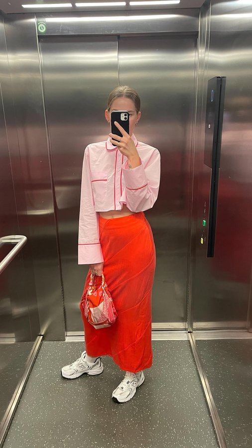 Instagram post by @polawalentkowska for The Odder Side. Caption reads: [...] #springootd #mirrorcheck #theoddersidegirl....