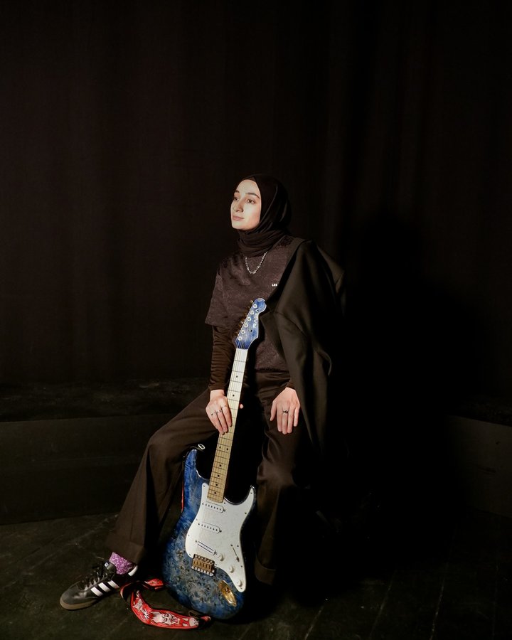 Instagram post by @rabiakb for LES BENJAMINS. Caption reads: I find my own rhythm in Les Benjamins. Strong,....