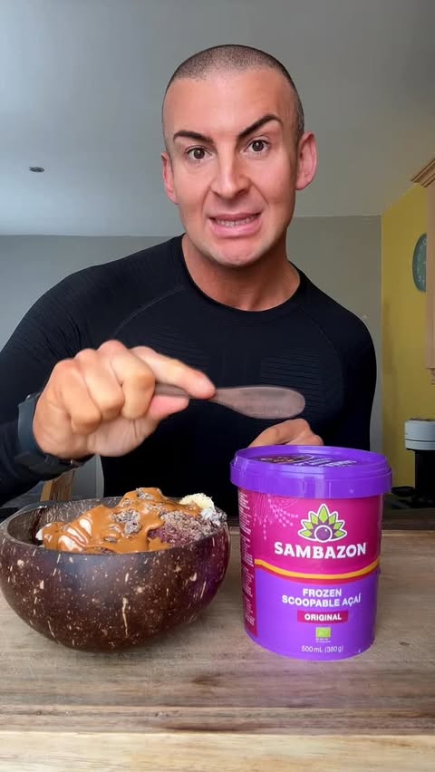 Instagram post by @edgar_kirby_ for SAMBAZON. Caption reads: [...] exactly how I like it at home using SAMBAZON....