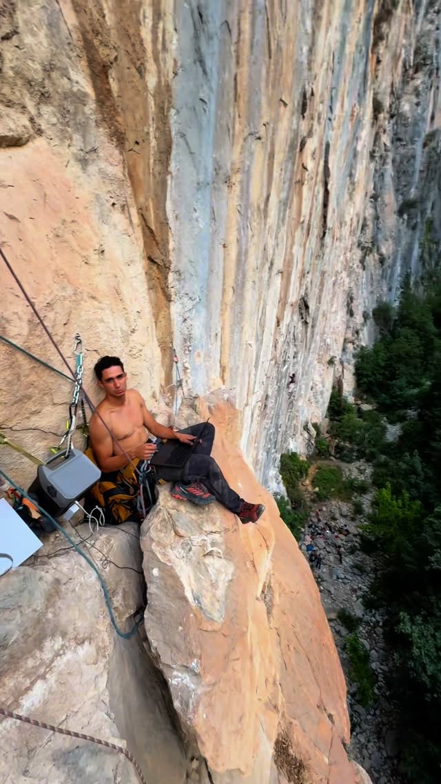 Instagram post by @canabeibi for EcoFlow. Caption reads: Quieres ganarte un generador EcoFlow River 2 PRO....