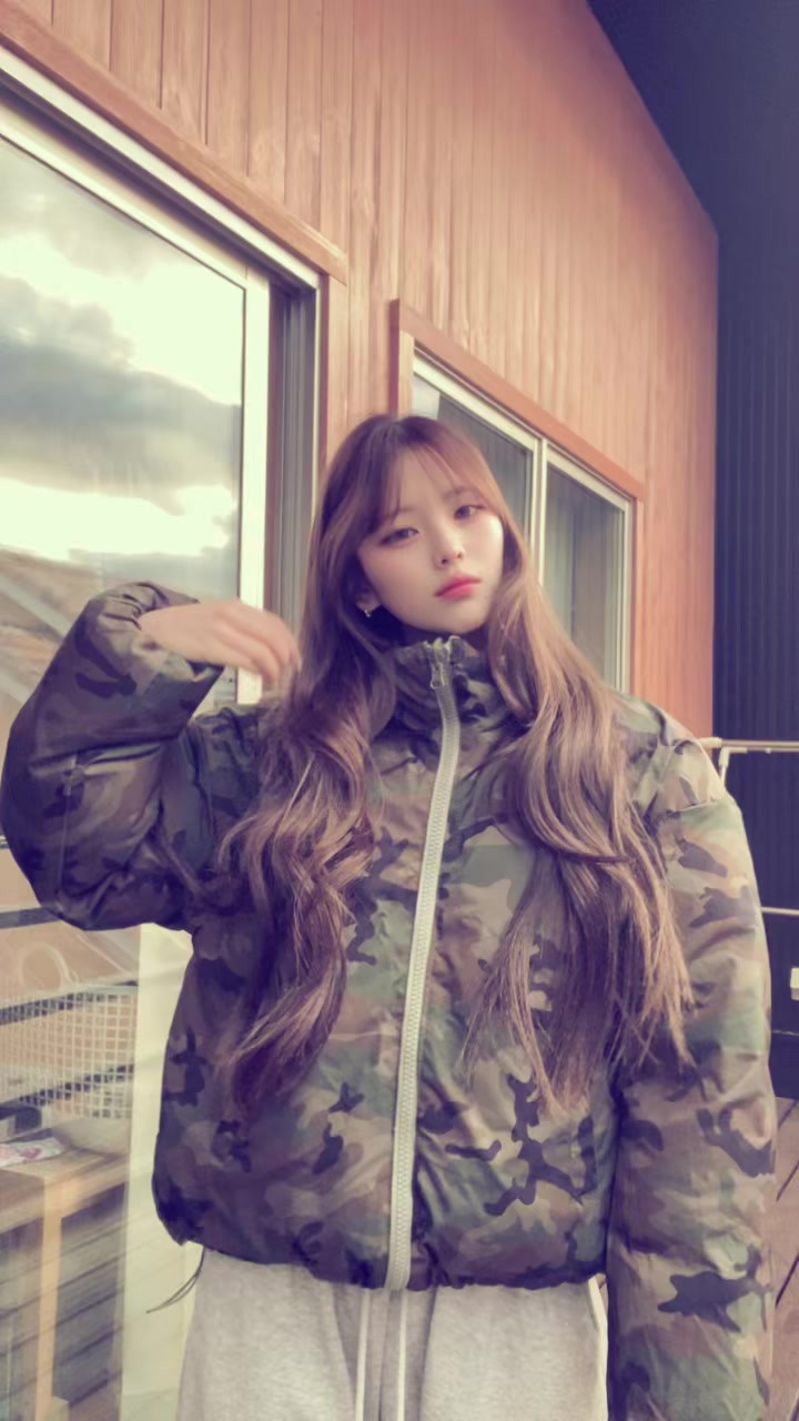 TikTok post by @yexil0 for Titeizin Online. Caption reads: tops→@地底人ONLINE ・ ・ ・ ・ ・ #地底人online #PR.