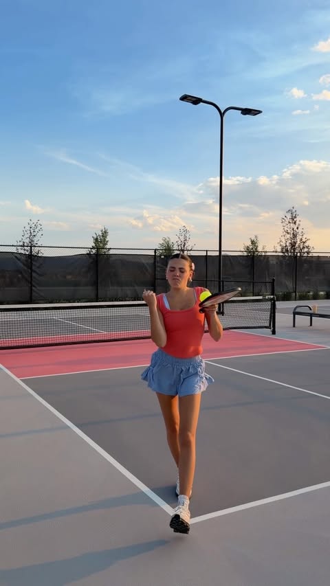 Instagram post by @suebagleyy for Liquid I.V.. Caption reads: [...] i’m not competitive at all LOL👀🫣🏓....