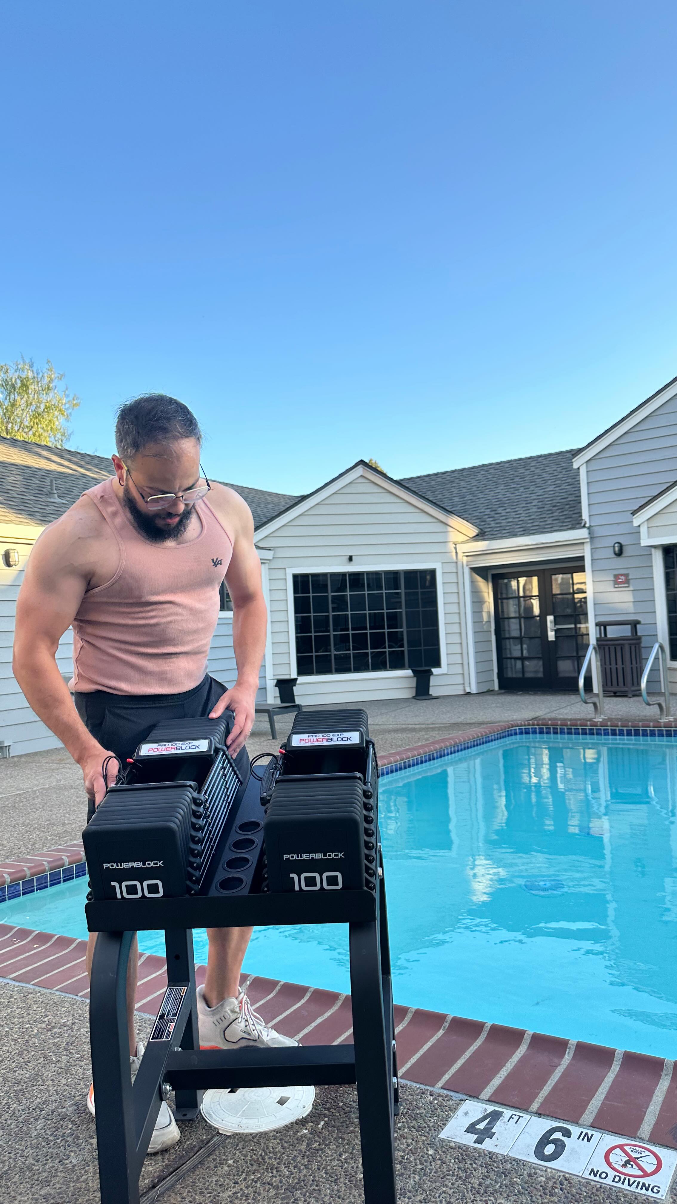 Instagram post by @tarikdeliktas for PowerBlock. Caption reads: [...] a vacation 💦💪
Training with my PowerBlock....