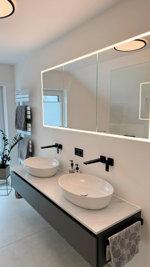 Instagram post by @illeas_home for Villeroy & Boch. Caption reads: B a d e z i m m e r 🤍🫧 
.
.
.
Anzeige 

#bath....