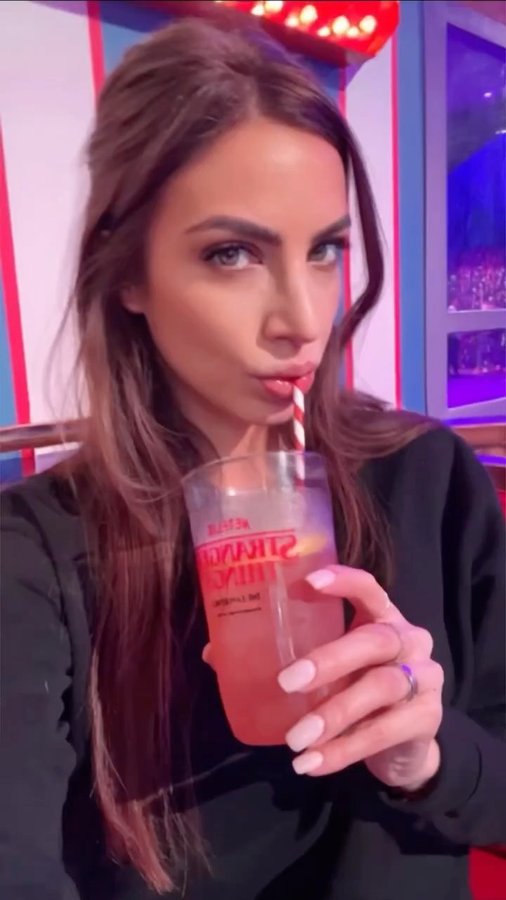 Instagram post by @tiffanybonvoisin for Stranger Things Experience. Caption reads: Stranger Things the Experience & l’équipe du....