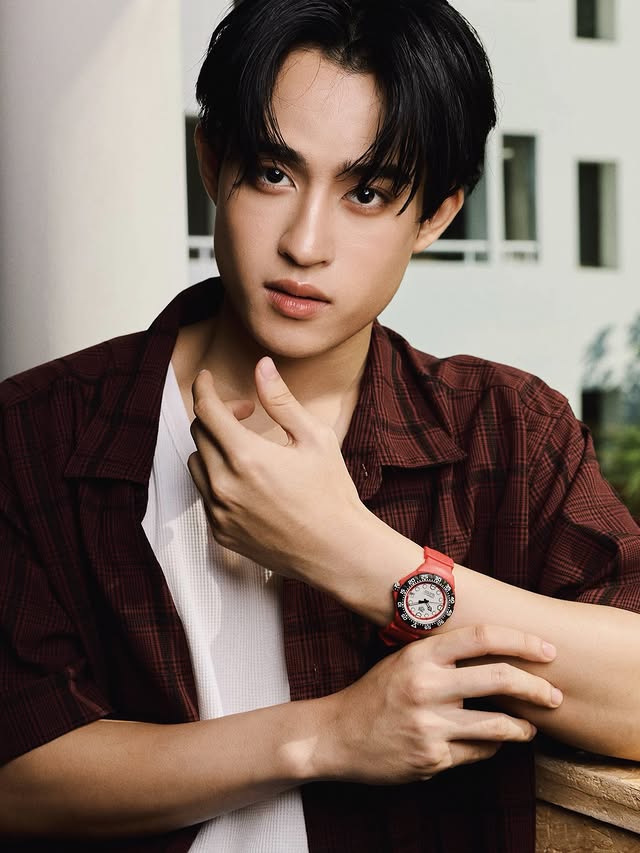Instagram post by @barcode.tin for TAG Heuer. Caption reads: [...] of red, confident every second. ⏱️🔴....