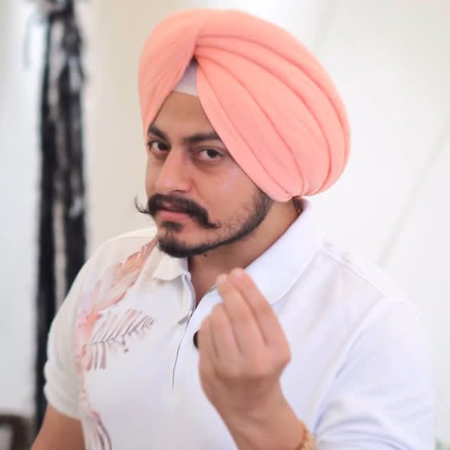 Instagram post by @gurpreet40 for Mamaearth. Caption reads: Sticky moisturizers? Not this summer! 
Try....
